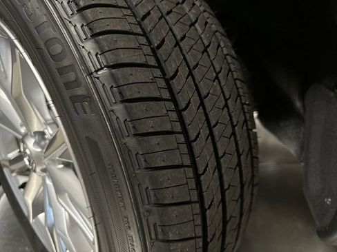 Used 2025 Honda CR-V EX image 11