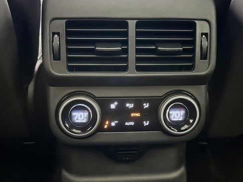 Used 2025 Land Rover Range Rover Velar Dynamic SE image 25