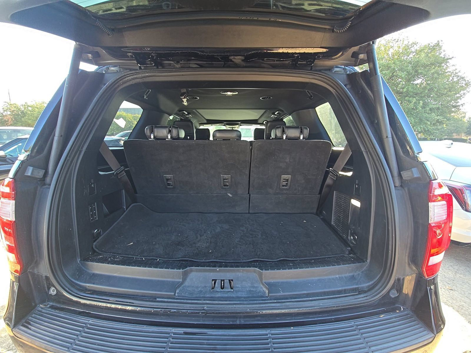 Used 2020 Ford Expedition XLT w/ Equipment Group 202A RWD image 13