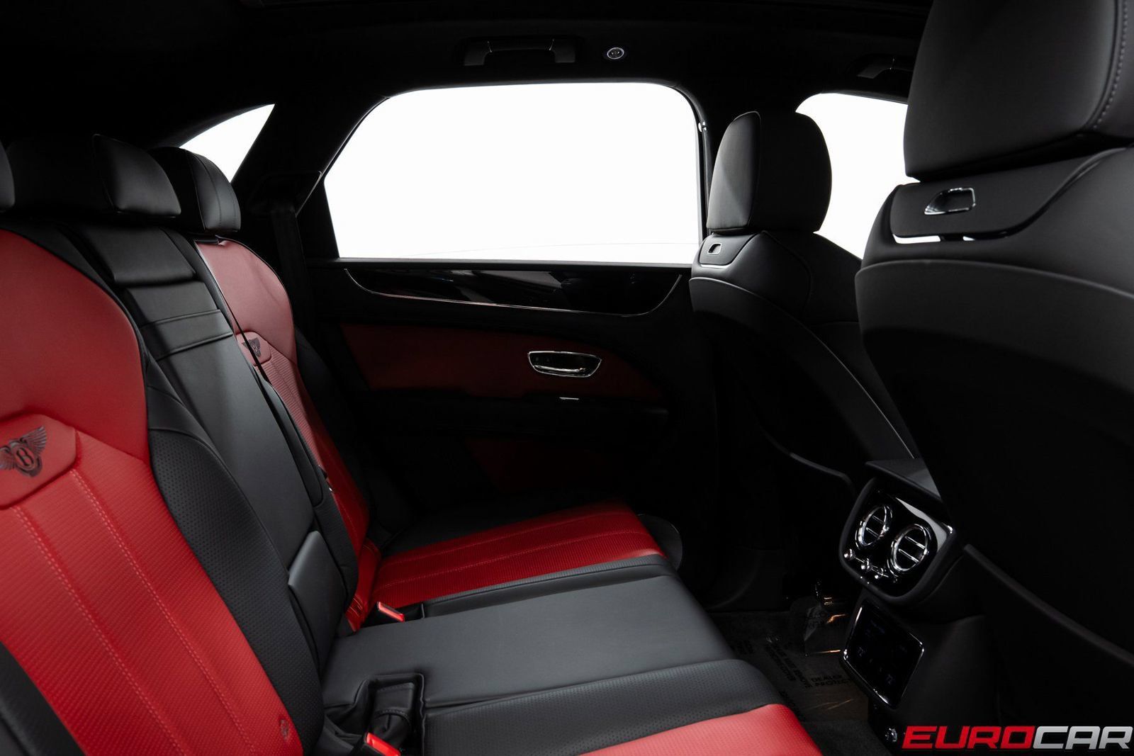 Used 2024 Bentley Bentayga AWD/4WD image 35