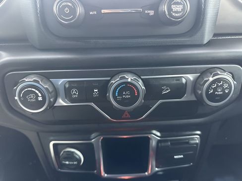 Used 2021 Jeep Wrangler Sport image 17