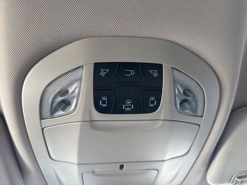 Used 2023 Chrysler Pacifica Touring-L FWD image 32