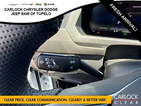 Used 2024 Volkswagen Tiguan SE R-Line FWD image 17