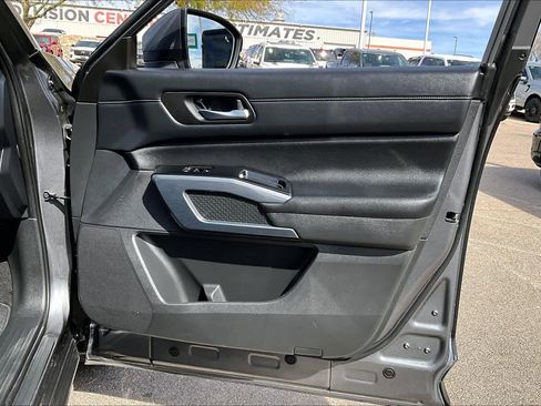 Used 2024 Nissan Pathfinder SL image 22