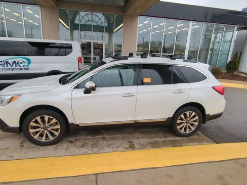 Used 2017 Subaru Outback 2.5i Touring w/ Popular Package #5A image 1