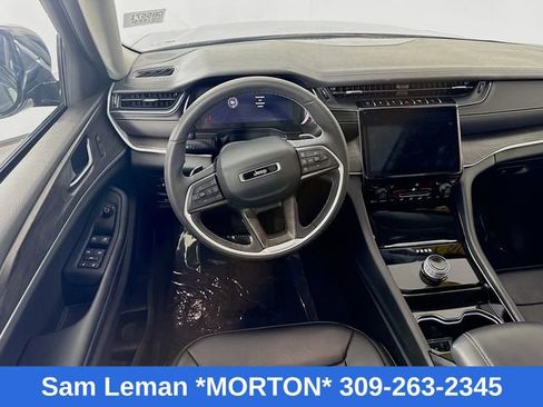 Used 2023 Jeep Grand Cherokee Limited image 23