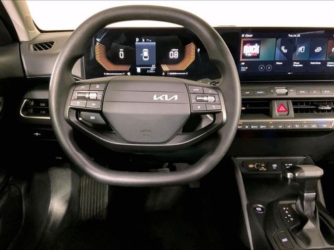 Used 2025 Kia K4 FWD image 5