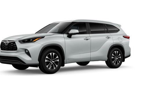 New 2026 Toyota Highlander XLE image 2