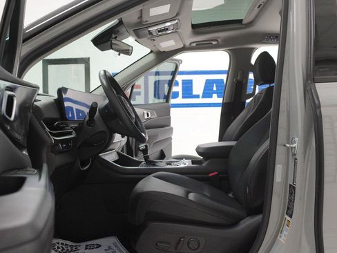 Used 2026 Kia Carnival SX w/ SX Dark Edition Package FWD image 5