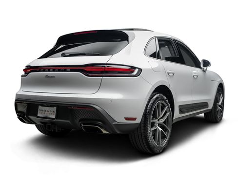 Used 2025 Porsche Macan AWD/4WD image 17