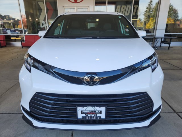 New 2026 Toyota Sienna XLE Woodland Edition AWD/4WD image 5
