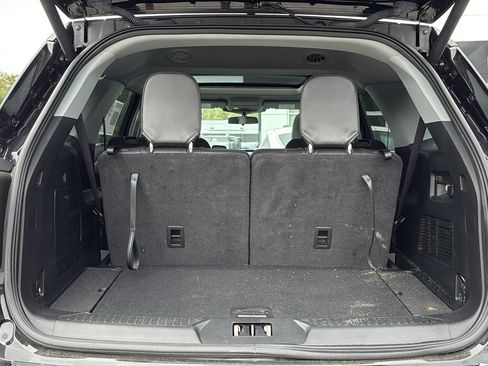 Used 2022 Ford Explorer XLT w/ Equipment Group 202A image 32