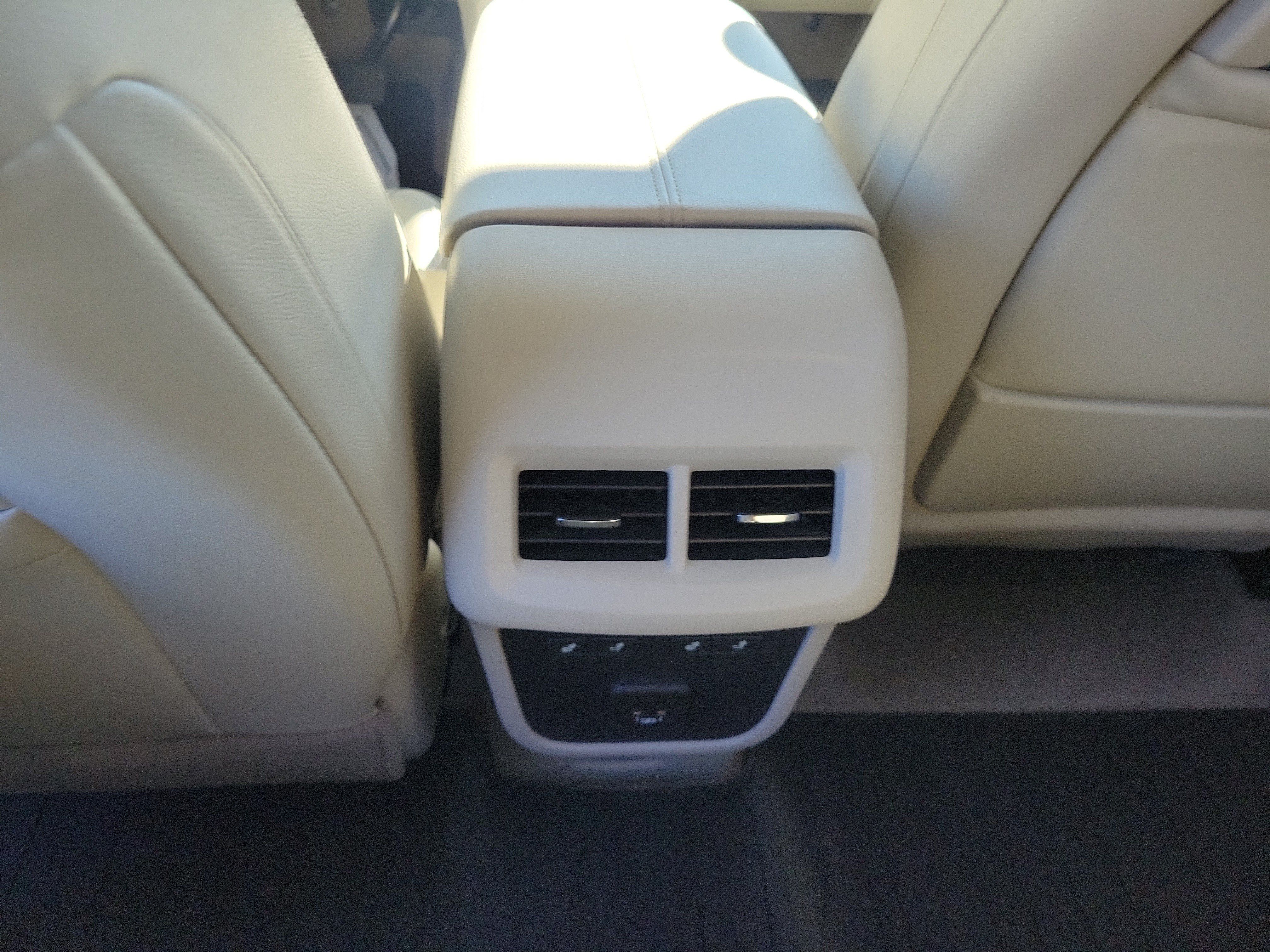 Used 2020 GMC Terrain Denali w/ Denali Premium Package FWD image 11