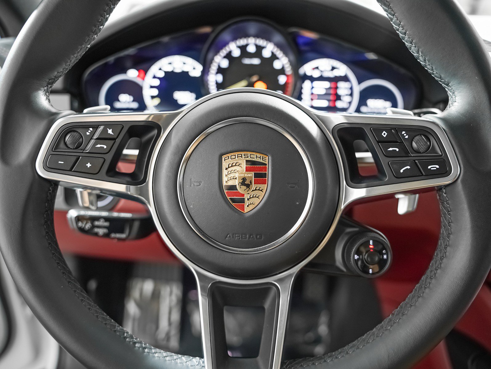 Certified 2023 Porsche Cayenne Coupe AWD/4WD image 17