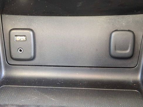 Used 2017 GMC Canyon SLT w/ Driver Alert Package image 32