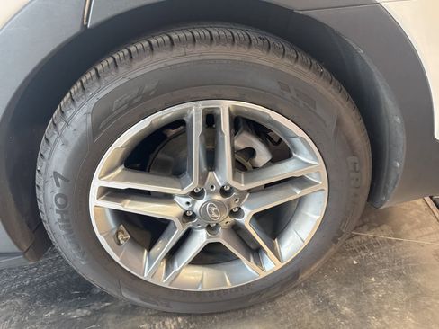 Used 2017 Hyundai Santa Fe SE image 9