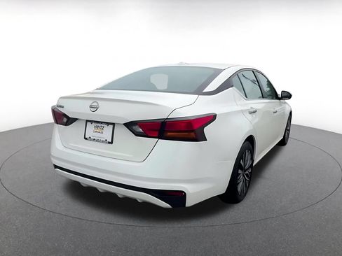 Used 2025 Nissan Altima 2.5 SV FWD image 14