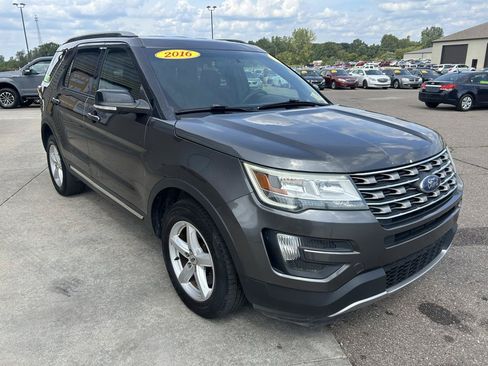 Used 2016 Ford Explorer XLT AWD/4WD image 3