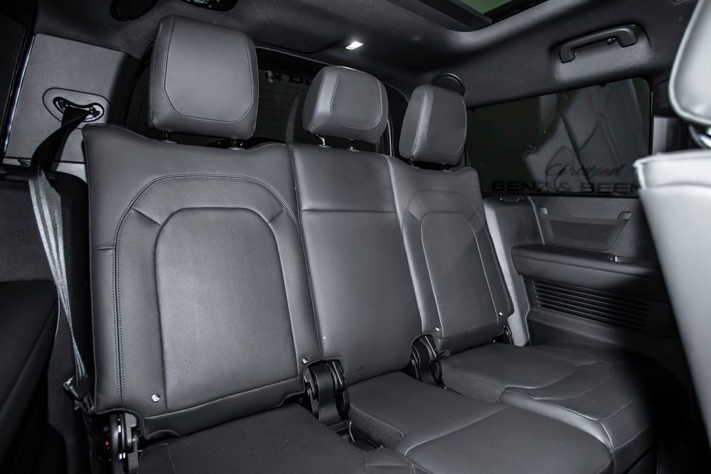 Used 2024 Land Rover Defender 130 X-Dynamic SE AWD/4WD image 17
