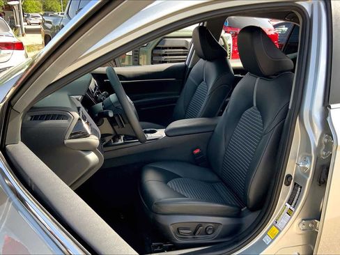 Used 2024 Toyota Camry SE image 7