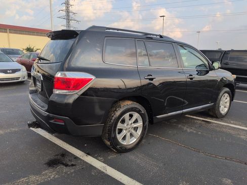 Used 2011 Toyota Highlander SE w/ Tow Pkg FWD image 6