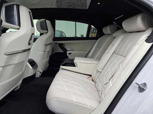 Used 2025 BMW 740i xDrive w/ Executive Package image 17