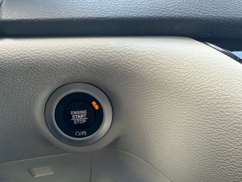 Used 2023 Chrysler Pacifica Touring-L FWD image 32