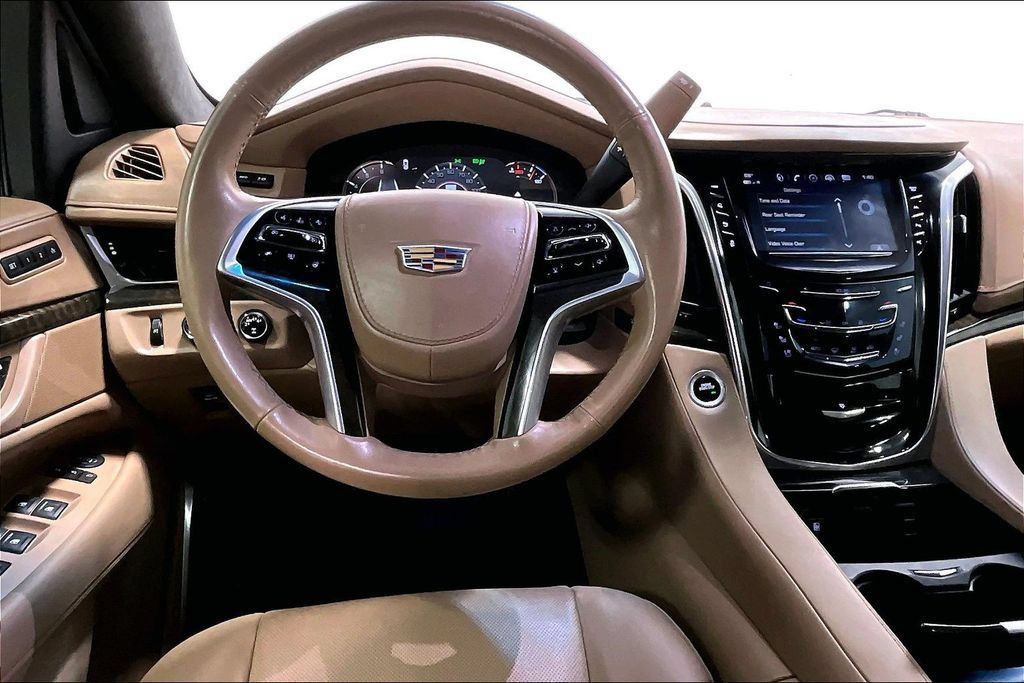 Used 2018 Cadillac Escalade Platinum AWD/4WD image 6