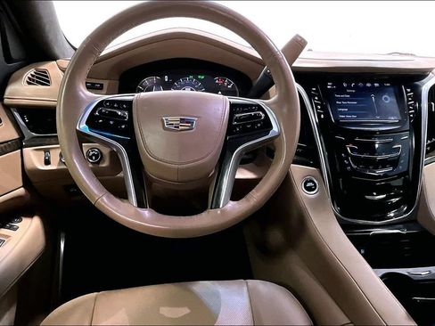 Used 2018 Cadillac Escalade Platinum AWD/4WD image 6