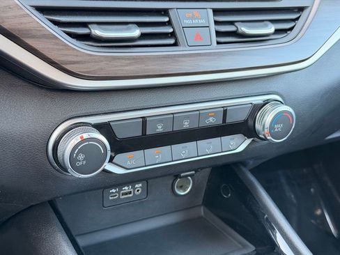 Used 2024 Nissan Altima 2.5 SV FWD image 32