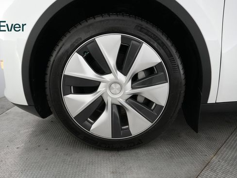 Used 2023 Tesla Model Y Long Range AWD/4WD image 19