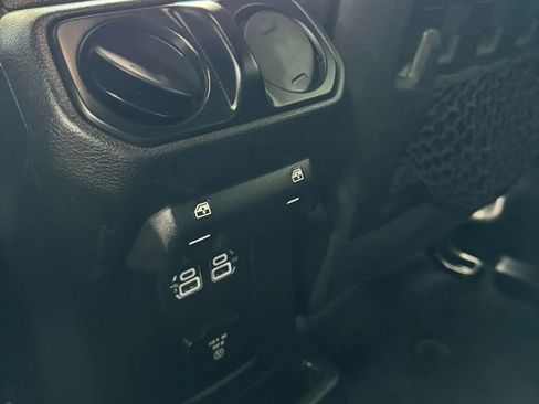 Used 2018 Jeep Wrangler Unlimited Rubicon w/ Steel Bumper Group image 17