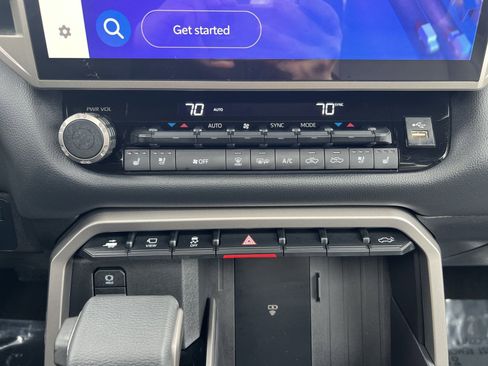 Used 2025 Toyota Tundra Limited AWD/4WD image 28