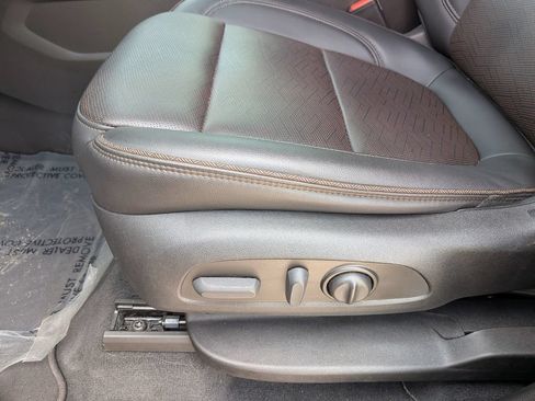 Used 2023 Chevrolet Traverse High Country FWD image 16