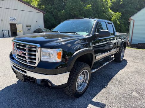 Used 2009 GMC Sierra 2500 SLE w/ Convenience Package AWD/4WD image 2