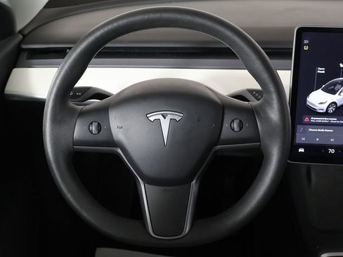 Used 2022 Tesla Model Y Long Range AWD/4WD image 34
