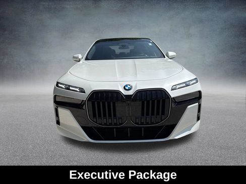 Used 2026 BMW 760i xDrive w/ Executive Package AWD/4WD image 10