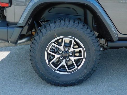 New 2025 Jeep Wrangler Unlimited Rubicon w/ Technology Group image 11