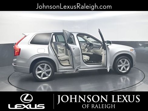 Used 2021 Volvo XC90 T5 Momentum w/ Climate Package image 24
