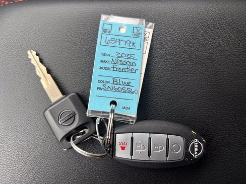 Used 2025 Nissan Frontier PRO-4X w/ Pro Convenience Package AWD/4WD image 38