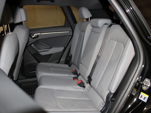 Certified 2025 Audi Q3 2.0T Premium w/ Convenience Package image 19