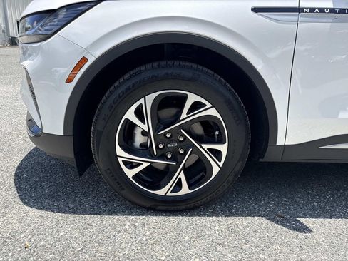 New 2026 Lincoln Nautilus Premier AWD/4WD image 10