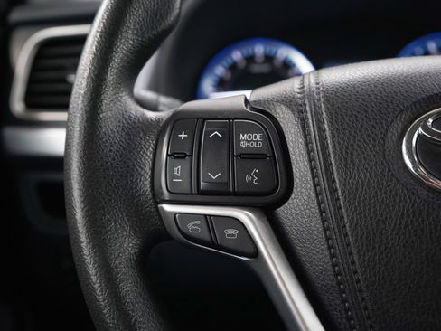 Used 2015 Toyota Highlander LE AWD/4WD image 28