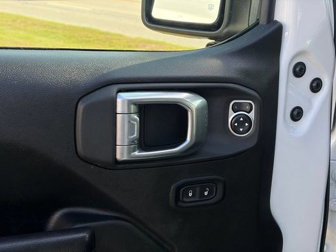 Used 2024 Jeep Gladiator Sport AWD/4WD image 12