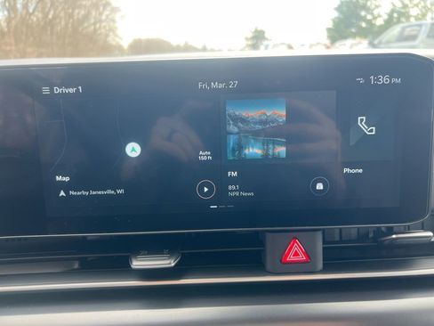 Used 2025 Kia Carnival image 23