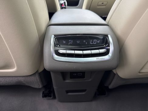 Used 2020 Cadillac XT6 Premium Luxury FWD image 38