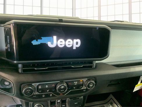 Used 2025 Jeep Wrangler Sport S image 12