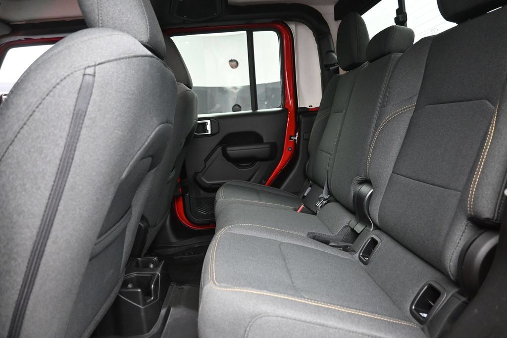 Used 2024 Jeep Gladiator Sport AWD/4WD image 12