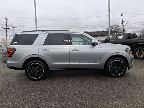 Used 2023 Ford Expedition Limited image 12