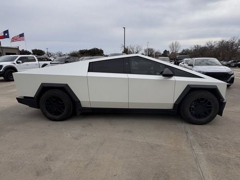 Used 2024 Tesla Cybertruck AWD Crew Cab image 9